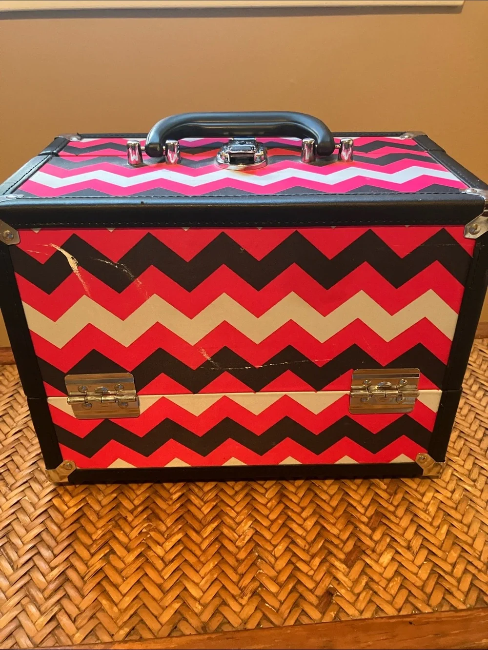 Caboodles Pink Chevron Train Case Storage Box Vintage no key